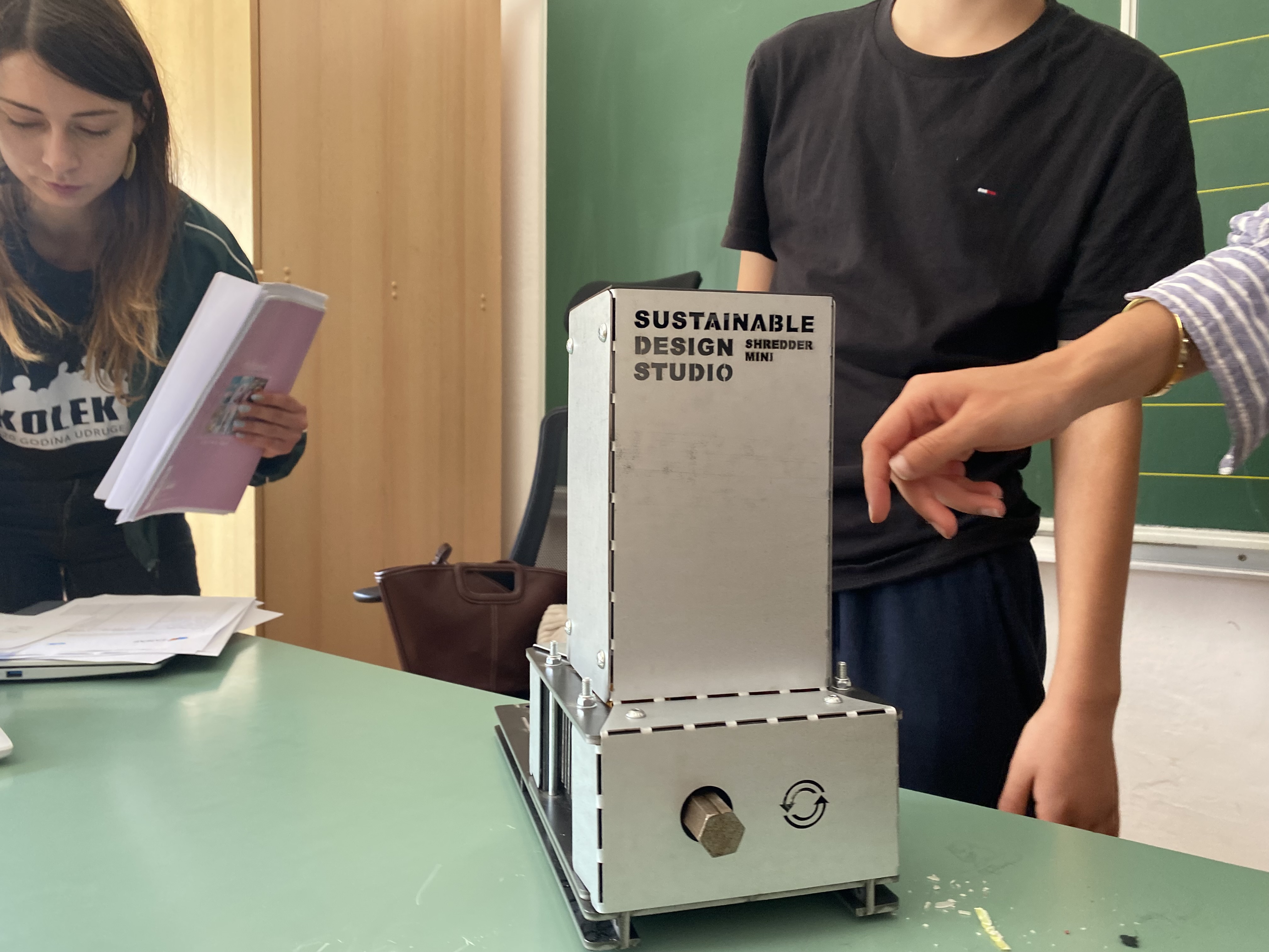 Radionica u Sućurju: Mladi za čišće more